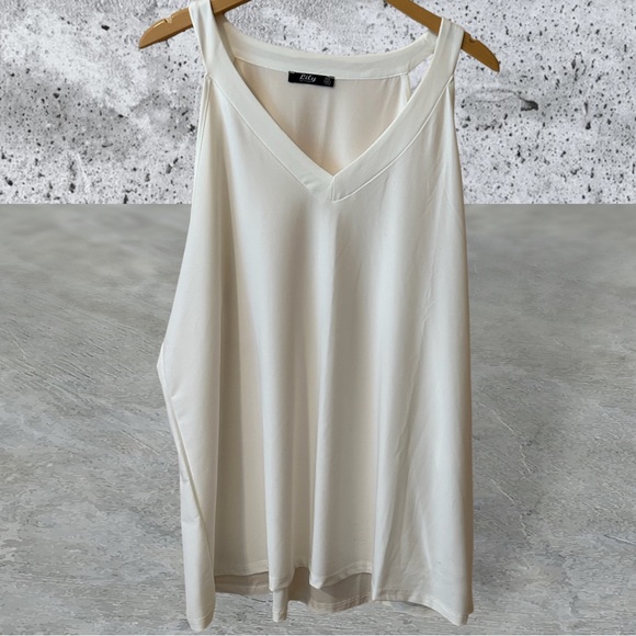 Lily By Firmiana -Cream Colored V-Necked Sleeveless Top - Picture 6 of 9